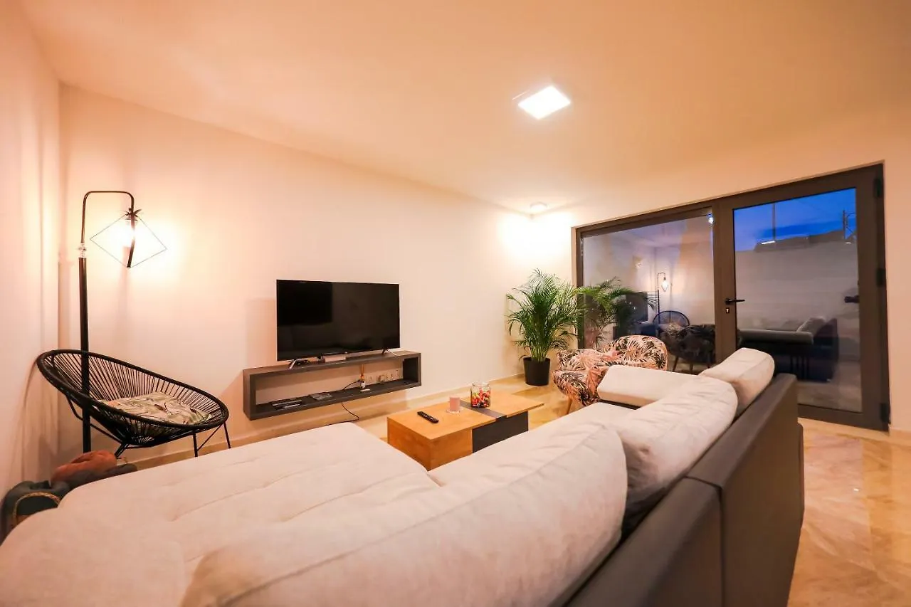 Royal Exclusive Villa ザダル ゲストハウス